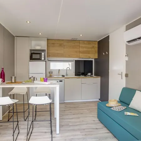 Camping 4p 2bdrms Aircon *