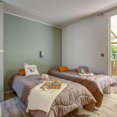 4p 2bdrms Aircon Camping