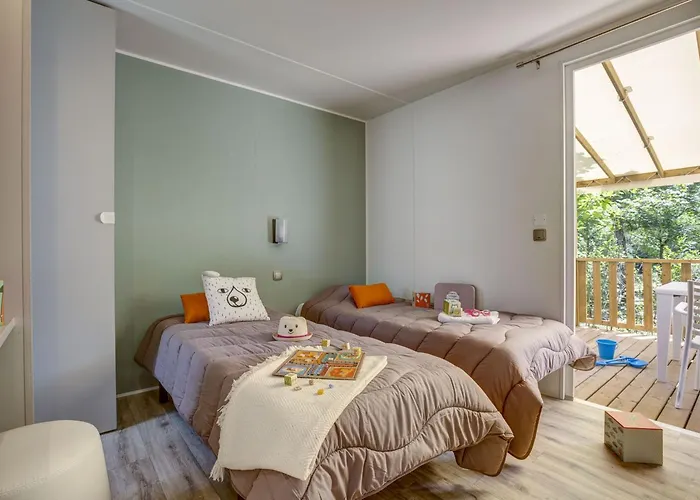 4p 2bdrms Aircon Camping