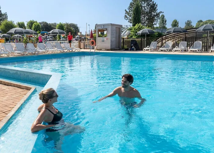 4p 2bdrms Aircon Camping